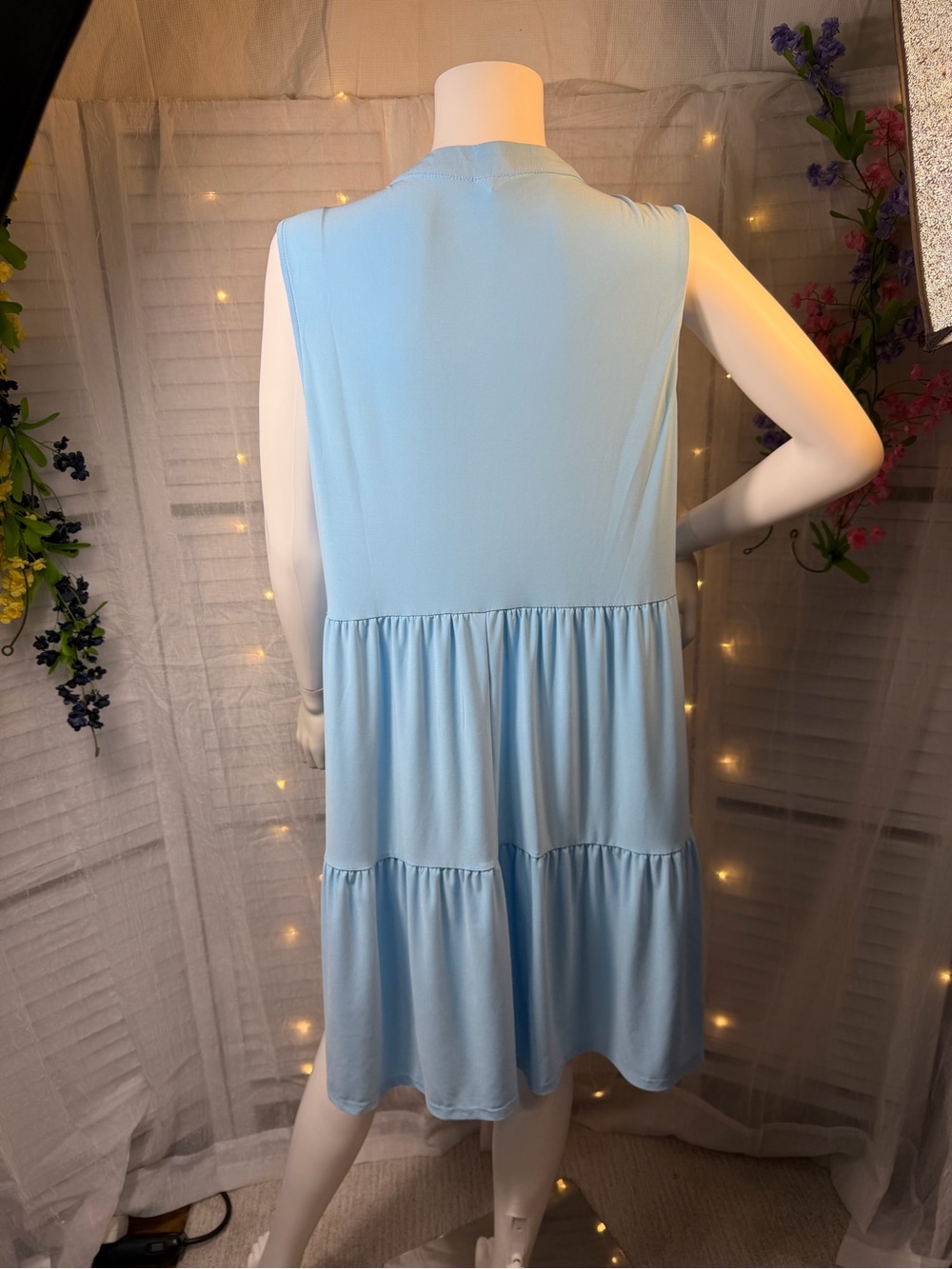 Dear Scarlett Sleeveless Light Blue Tiered V-Neck Dress w/pockets - Picture 6 of 12
